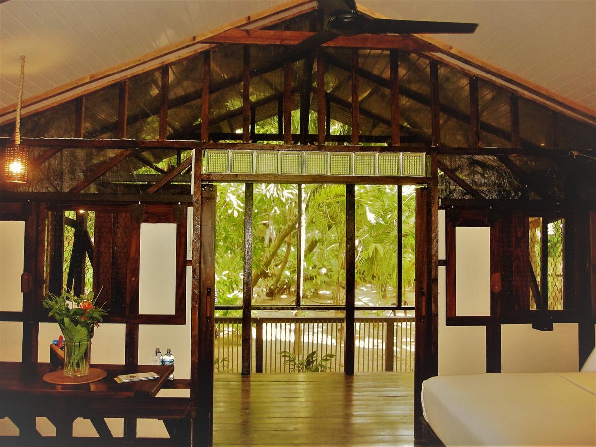 Little Corn Island Beach And Bungalow Exterior photo