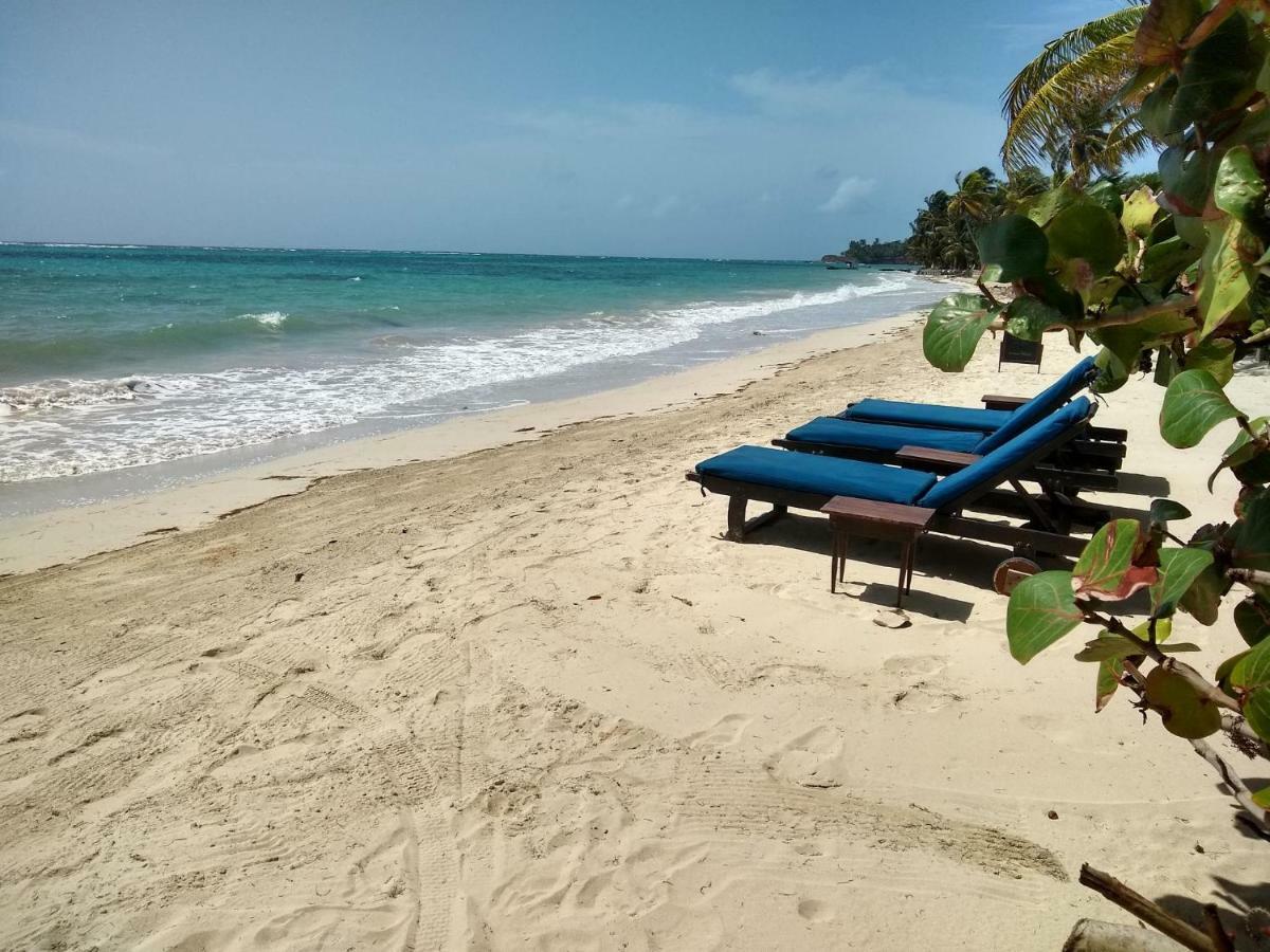 Little Corn Island Beach And Bungalow Exterior photo