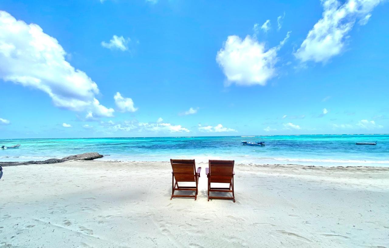 Little Corn Island Beach And Bungalow Exterior photo